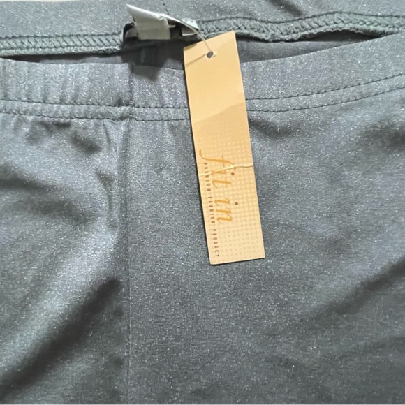 Fit in women athletic shorts size L/XL - Picture 6 of 6